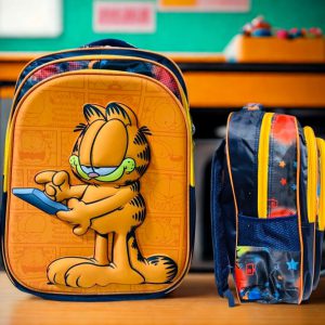 Mochila Escolar Garfield – 3 Compartimentos con Relieve